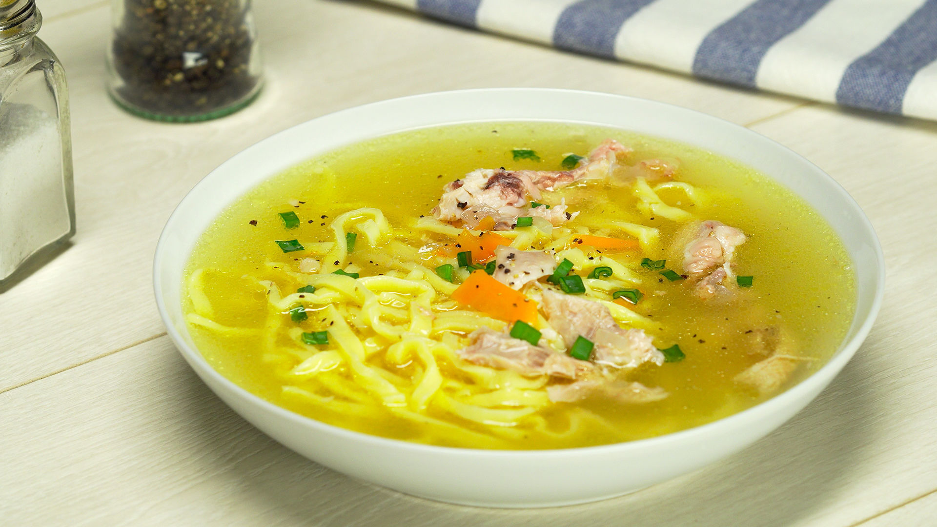 Куриный суп с домашней лапшой (5212) | Povkusu.com