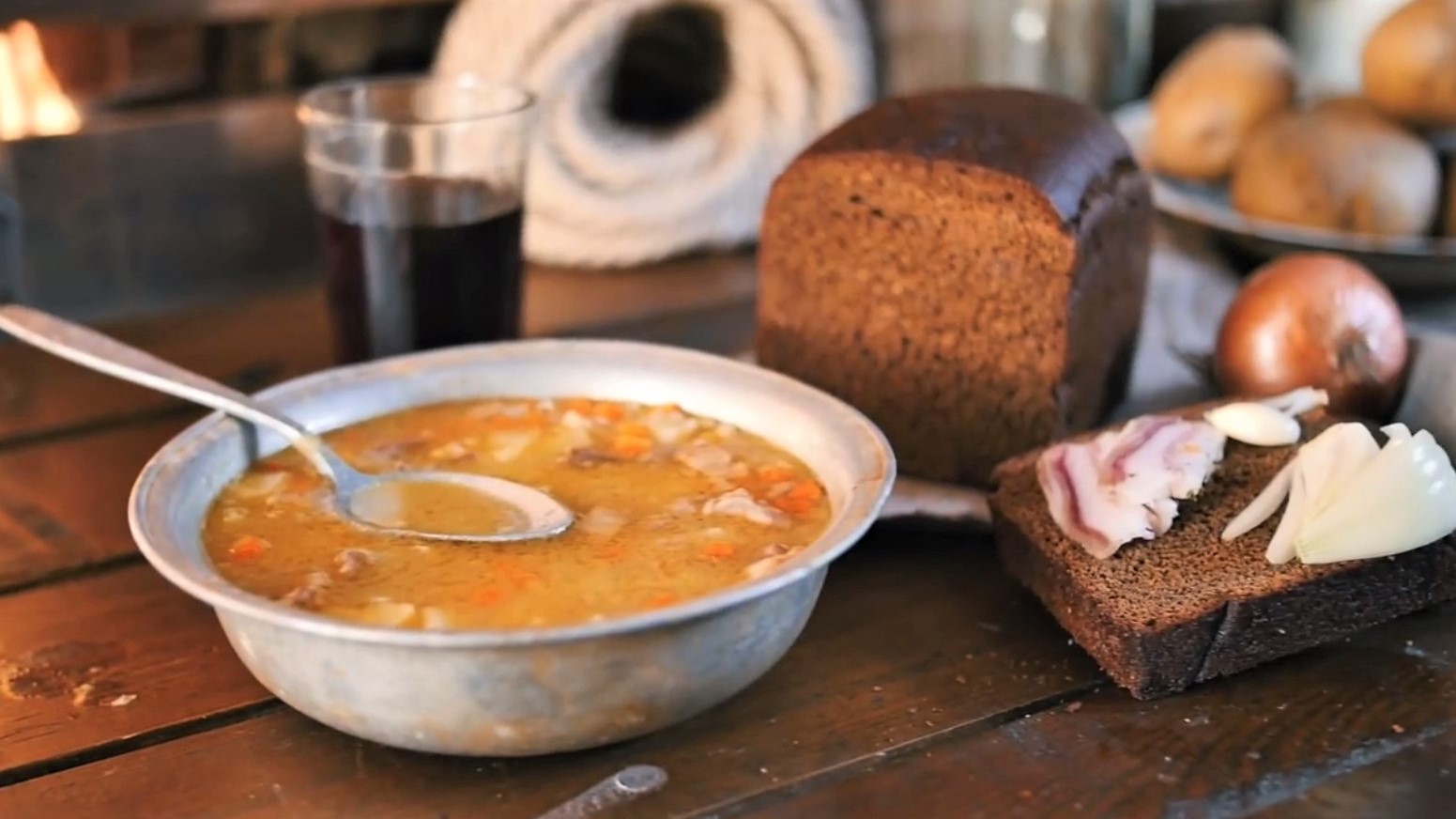 Гороховый суп с салом и тушенкой (5457) | Povkusu.com