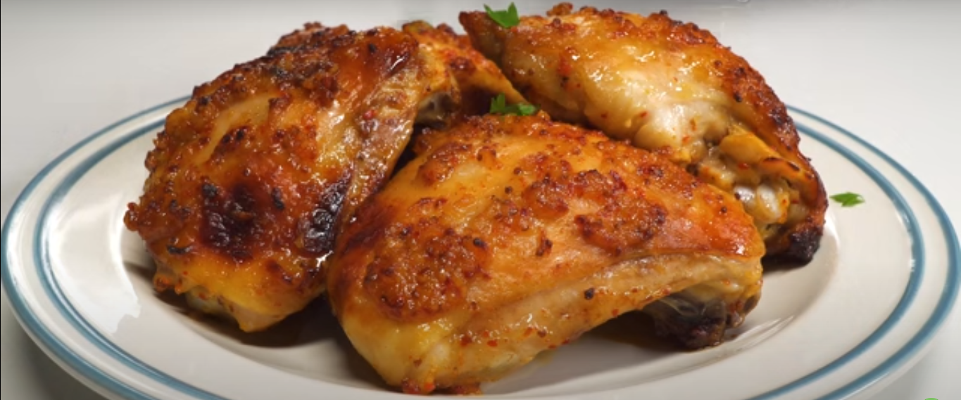 Куриные бедра с идеальной глазированной корочкой: просто смешайте маринад и поставьте блюдо в духовку (8171) | Povkusu.com
