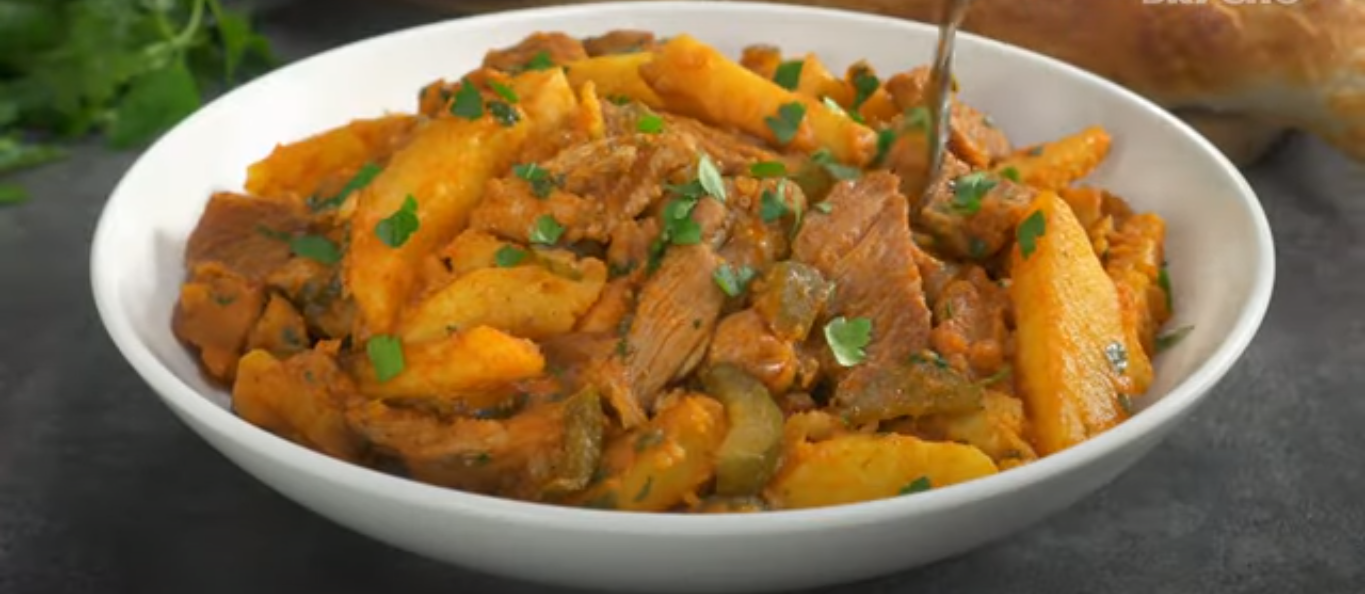 Невероятно просто: вкусное Азу из индейки с картошкой и огурчиками (9002) | Povkusu.com