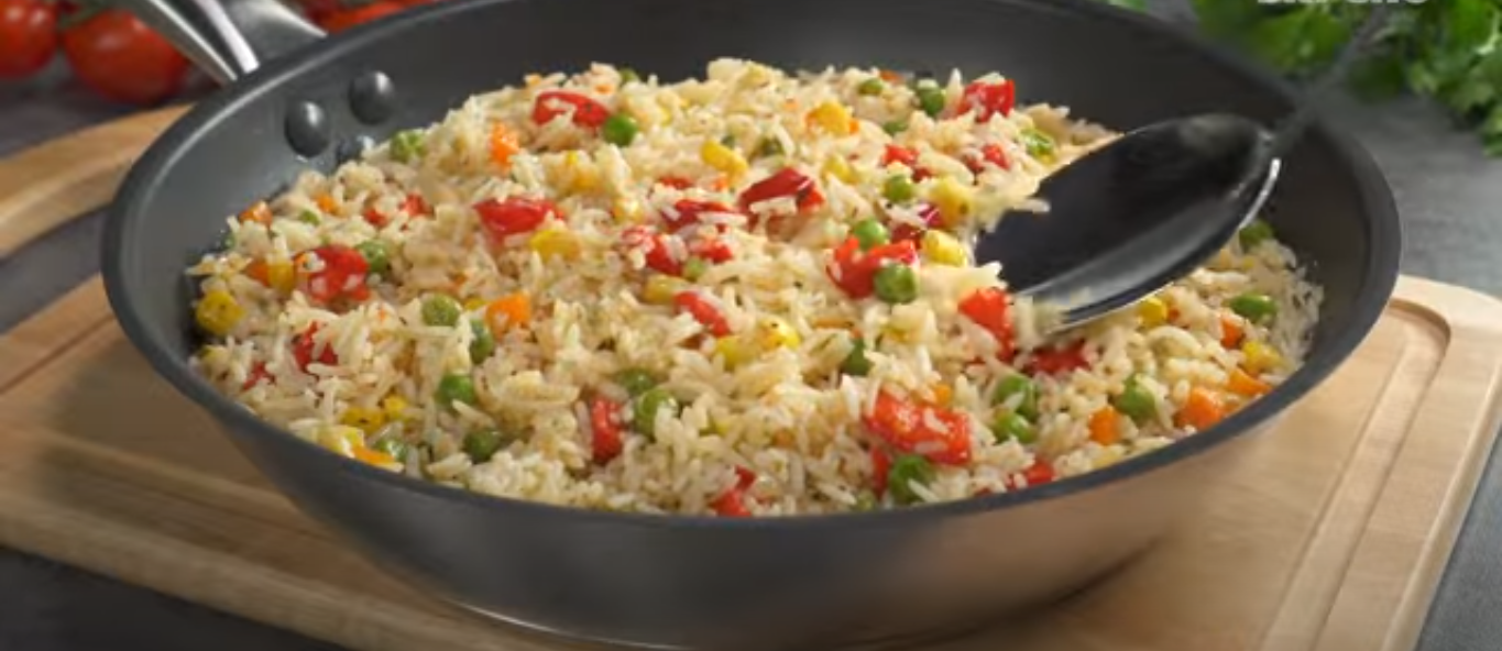 Рис и овощи в одной сковороде за 30 минут (9314) | Povkusu.com