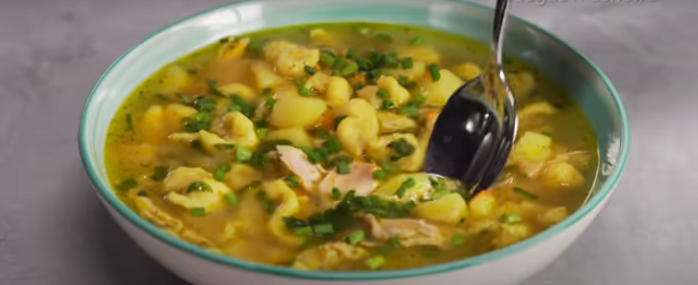 Простой и вкусный суп с галушками на курином бульоне (9523) | Povkusu.com
