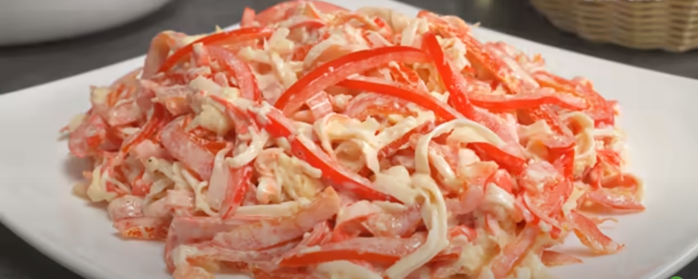 Красное море: популярный салат с крабовым мясом или палочками за 20 минут (10742) | Povkusu.com