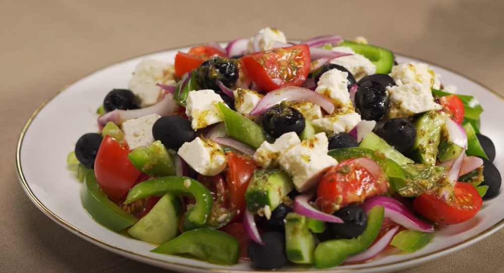 Ароматный и витаминный греческий салат Horiatiki (12632) | Povkusu.com