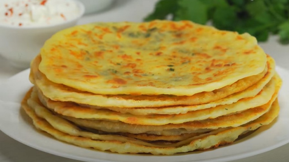 Лепешки с сыром и зеленью, приготовленные на сковороде за 30 минут (12398) | Povkusu.com