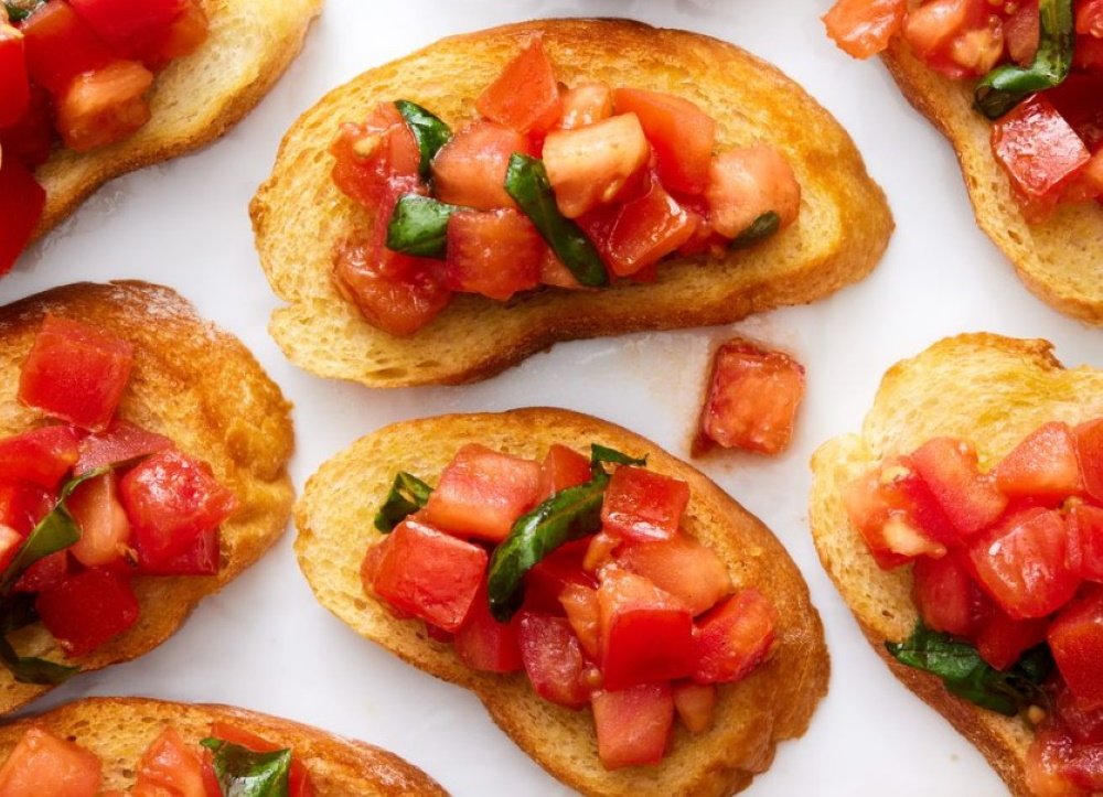 Bruschetta made up of simple, classic ingredients (14912) | Povkusu.com