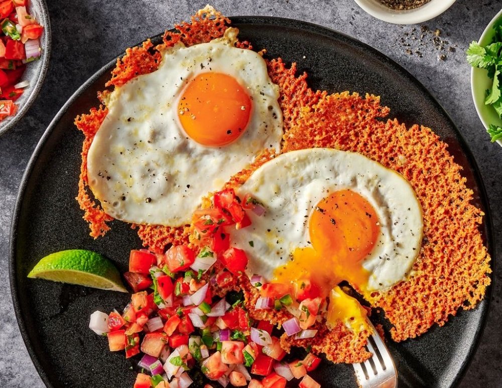 Cheese tostadas with fried egg (17010) | Povkusu.com