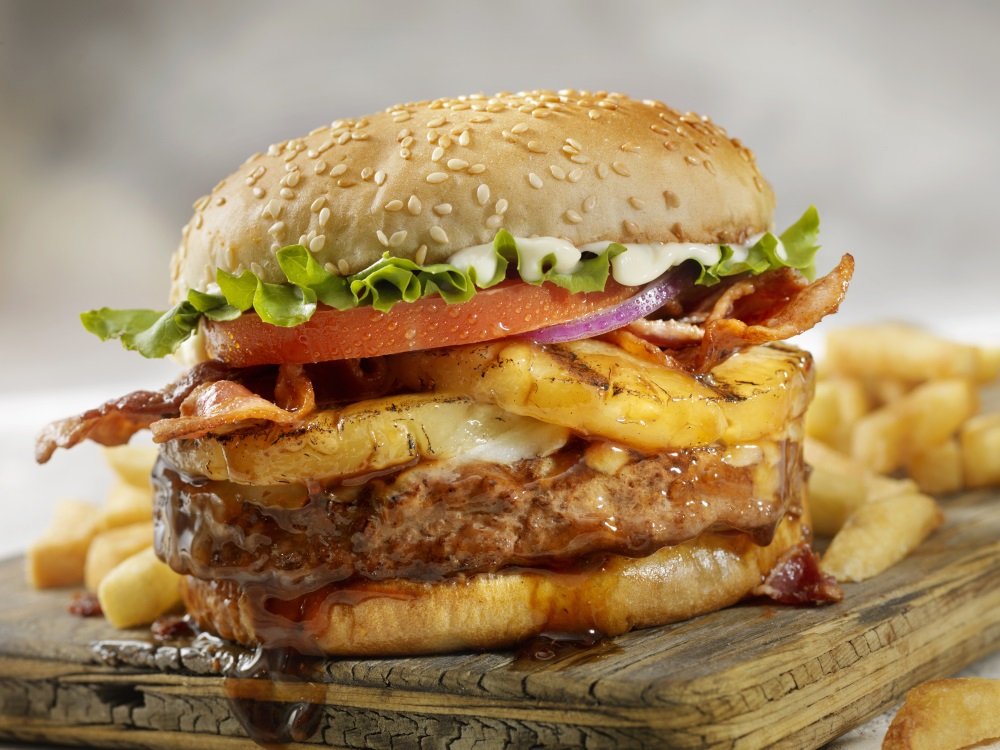 La hamburguesa legendaria con un toque hawaiano (16998) | Povkusu.com